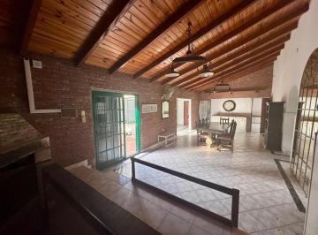 Quinta vacacional · 288m² · 4 Ambientes · 7 Cocheras · Quinta con Gran Terreno en Km 0,5 a 100 m de La Ruta