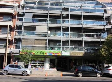 Departamento · 82m² · 4 Ambientes · 1 Cochera · Exclusivo Depto. S/25 de Mayo 940 - 3 Dormit C/ Balcon y Terraza Exclusiva C/ Jacuzzi. Cochera!