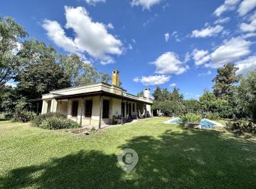 Casa · 320m² · 6 Ambientes · 2 Cocheras · Casa Estilo Colonial, Barrio Santa Brígida. Amplio Terreno de 2590 m². 2 Cocheras. Piscina y Quincho