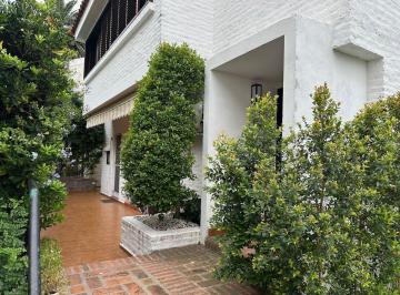 Casa · 61m² · 3 Ambientes · 1 Cochera · Venta Bungalow 3 Amb Amenities Seguridad Luminoso