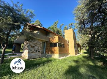Casa · 150m² · 3 Ambientes · 2 Cocheras · Casa a Pocas Cuadras del Centro en Villa General Belgrano