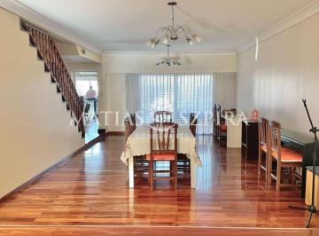 Casa · 357m² · 6 Ambientes · 1 Cochera · Impecable Propiedad en La Mejor Zona de Ramos Mejia