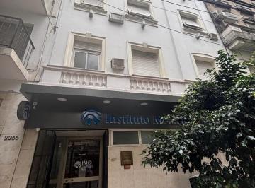 Edificio · 2164m² · Edificio Comercial en Excelente Estado! Ideal Clinica Medica! Sup: 2164 m². 2 Ascensores. Peron 220