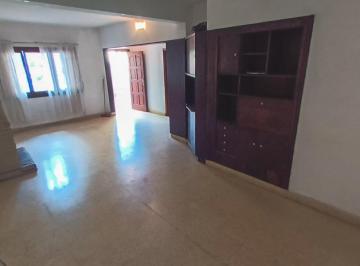 Casa · 105m² · 4 Ambientes · 1 Cochera · ¡Oportunidad Única! Casa en Excelente Ubicación