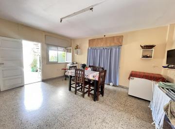 Casa · 177m² · 7 Ambientes · Casa en Venta en Terreno Propio con Posibilidad de Agrandar, 2 Baños, 2 Habitaciones Etc