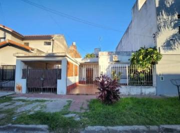 Casa · 100m² · 3 Ambientes · 1 Cochera · Casa en Venta en Ramos Mejia