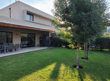 Casa · 103m² · 4 Ambientes · 2 Cocheras · Venta Casa en Condominios de Don Mateo