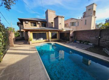 Casa · 217m² · 7 Ambientes · 1 Cochera · Casa en San Lorenzo