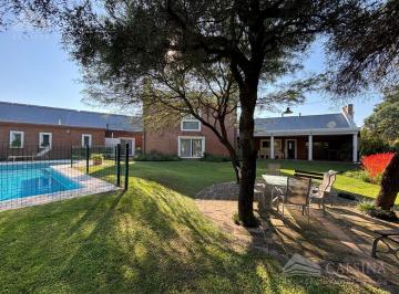 Casa · 400m² · 8 Ambientes · Casa en Venta en Lomas de La Carolina