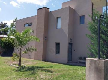 Casa · 160m² · 4 Ambientes · 2 Cocheras · Casa en Venta - 3 Dorm. 2 Baños 2 Cocheras - 396 m² - Ranelagh