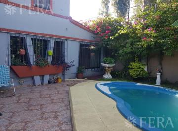 PH · 65m² · 3 Ambientes · 1 Cochera · Alquiler de PH 3 Ambientes con Pileta en Wilde