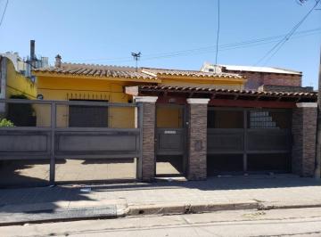 Casa · 154m² · 5 Ambientes · 2 Cocheras · Venta de Casa en Zona Centro de Villa Gobernador Galvez