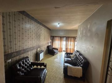 Casa · 77m² · 4 Ambientes · 1 Cochera · Casa en José Manuel Estrada 900