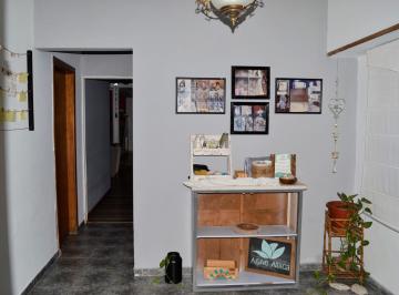 Casa · 226m² · 6 Ambientes · 3 Cocheras · Casa en Venta 6 Amb con Quincho y Pileta