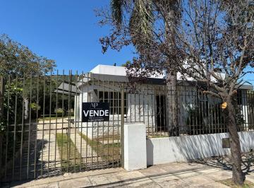 Casa · 208m² · 4 Dormitorios · 2 Cocheras · Venta Casa Apta Crédito 4 Dorm en Miguel Muñoz Carlos Paz