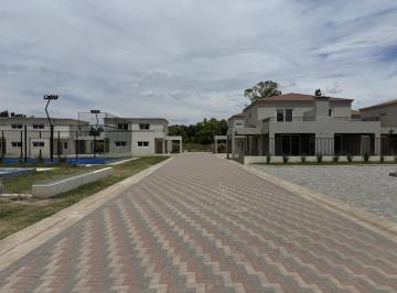 Casa · 98m² · 4 Ambientes · 1 Cochera · Venta Departamento 3 Dorm. Chic Village a Estrenar - Pilar