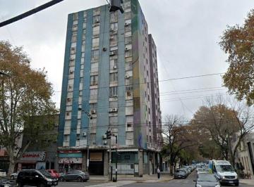 Departamento de 3 ambientes, Rosario · Departamento 2 Ó 3 Dorm. en San Martin y Garay a Reciclar. Oportunidad