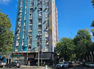 Departamento de 3 ambientes, Rosario · Departamento 2 Ó 3 Dorm. en San Martin y Garay a Reciclar. Oportunidad