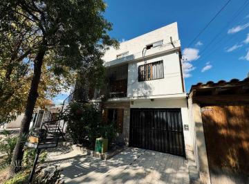 Casa · 260m² · 8 Ambientes · 1 Cochera · Venta Casa con Departamento Guaymallén