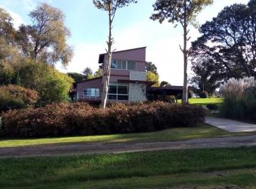 Casa · 180m² · 4 Ambientes · Casa en Venta - 3 Dorm. 2 Baños - 605 m² - Sierra de Los Padres