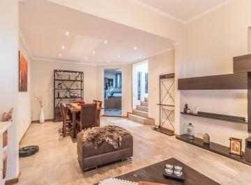 Casa · 160m² · 4 Ambientes · 1 Cochera · Venta de Casa 4 Ambientes en Mataderos | Apto Crédito
