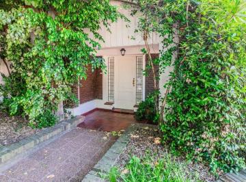 Casa · 136m² · 4 Ambientes · 1 Cochera · Casa en Venta 4 Amb Cochera y Jardin Haedo Sur