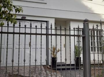 Casa · 140m² · 4 Ambientes · 1 Cochera · Duplex en Venta 4 Ambientes, Urca, Cordoba.