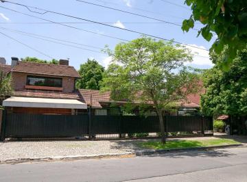 Casa · 360m² · 5 Ambientes · 4 Cocheras · Venta Casa Hurlingham 3 Dorm Pileta Doble Lote
