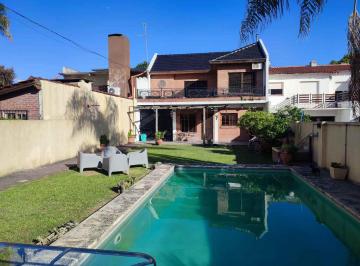 Casa · 250m² · 4 Ambientes · 2 Cocheras · Venta Casa Jardín Quincho Piscina Hurlingham 433 m²