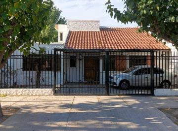 Casa · 200m² · 5 Ambientes · 2 Cocheras · Casa C/confort y Seguridad en Rodeo de La Cruz!