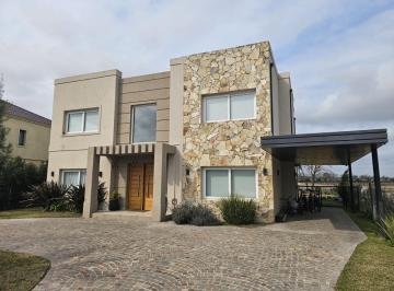 Casa · 280m² · 6 Ambientes · 2 Cocheras · Casa en Venta - 3 Dorm. 6 Baños - Cochera - 870 m² - Escobar