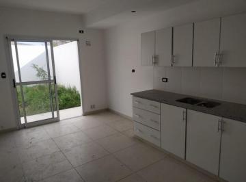 Casa · 70m² · 3 Ambientes · 1 Cochera · Dúplex en Venta - 2 Dorm. 2 Baños - Cochera - 90 m² - La Plata
