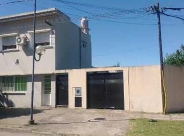 Casa · 200m² · 3 Ambientes · 2 Cocheras · Casa en Venta - 2 Dorm. 2 Baños - Cocheras - 300 m² - La Plata