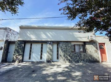 Casa · 180m² · 3 Ambientes · 1 Cochera · Casa en Venta - 3 Dorm. 2 Baños 1 Cochera - 180 m² - Altos de San Lorenzo, La Plata