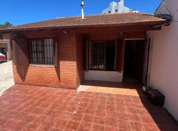 Casa · 65m² · 3 Ambientes · 1 Cochera · Casa en Venta - 2 Dorm. 1 Baño - Cochera - 94 m² - San Bernardo del Tuyú