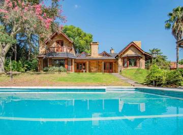 Casa · 250m² · 6 Ambientes · 6 Cocheras · Venta Casa en El Bosque - Campana