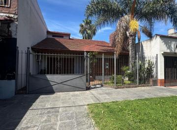 Casa de 3 ambientes, Lomas de Zamora · Venta Casa 3 Ambientes con Quincho y Jardín. Apta Crédito. Nuevas Condiciones!