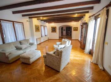Casa · 450m² · 6 Ambientes · 2 Cocheras · Casa en Venta - 3 Dorm. 4 Baños - 600 m² - La Lucila
