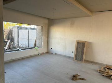 Casa · 124m² · 6 Ambientes · 2 Cocheras · Casa 3 Dorm. en B° Confluencia