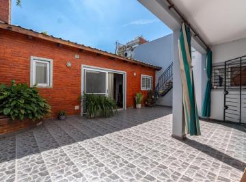 Casa · 232m² · 5 Ambientes · 1 Cochera · Venta/alquiler - Casa de 3 Dorm., Patio, Quincho y Cochera. Echesortu, Rosario.