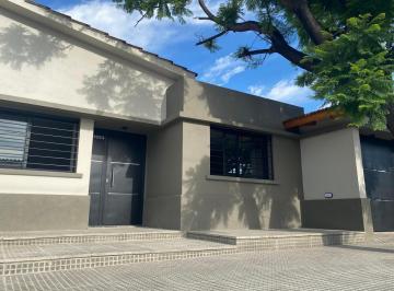 Casa · 160m² · 4 Ambientes · 3 Cocheras · Casa en Venta - 3 Dorm. 2 Baños - Cochera - 240 m² - Villa Cabrera