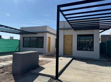 PH · 83m² · 4 Ambientes · 1 Cochera · PH en Maipu