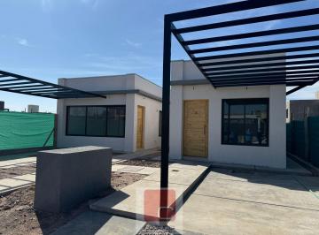 PH · 83m² · 4 Ambientes · 1 Cochera · PH en Maipu