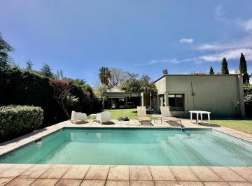 Casa · 266m² · 5 Ambientes · 2 Cocheras · 4 Dorm, Estar Diario y Cocina Comedor. Piscina