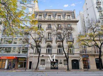 Edificio · 2250m² · 1 Cochera · Edificio Estilo Francés de Categoría de 5 Pisos Para Oficinas Corporativas, Embajadas, Petit Hotel