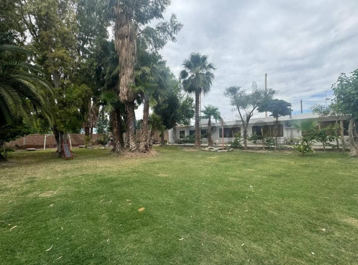 Casa · 577m² · 6 Dormitorios · 10 Cocheras