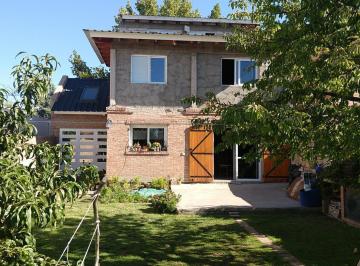 Casa · 218m² · 7 Ambientes · 1 Cochera · Venta Casa en Alta Barda. Neuquén