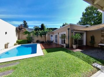 Casa · 200m² · 5 Ambientes · 2 Cocheras · Casa en Temperley Oeste
