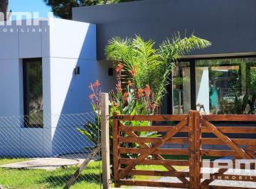 Casa · 126m² · 4 Ambientes · Casa a Estrenar Categórica Ostende