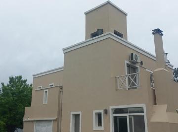 Casa · 220m² · 5 Ambientes · 1 Cochera · Casa en Alquiler en Campo Chico Pilar